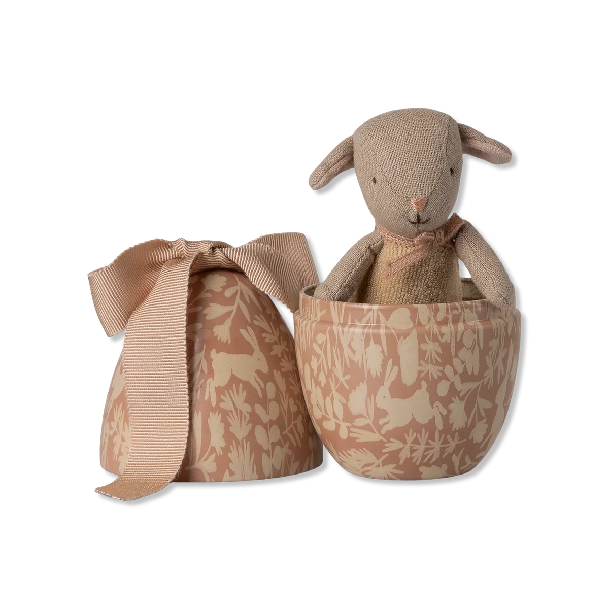 Easter egg with micro lamb Ostern