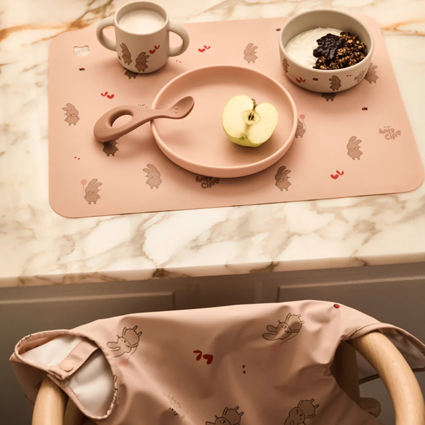 Merle Feeding apron