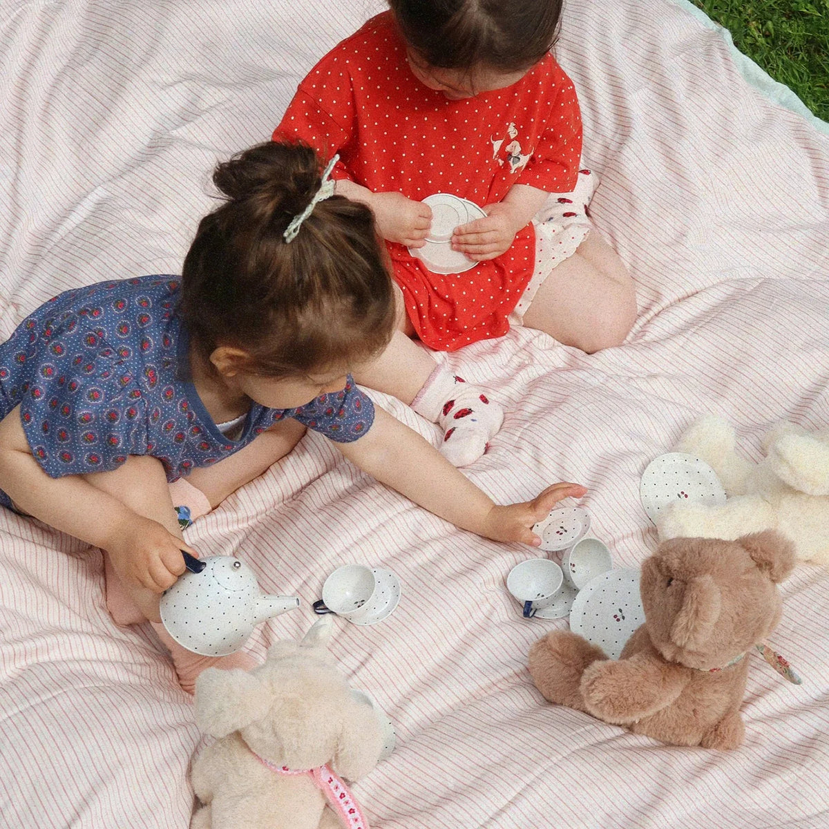 Tea party Doll play